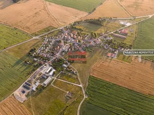 Prodej komerčního pozemku, Pištín, 8217 m2