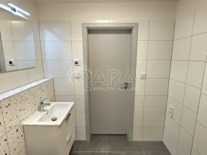 Pronájem bytu 2+kk, Praha - Hlubočepy, Fabiánové, 42 m2