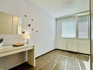 Pronájem bytu 2+kk, Praha - Kamýk, Zimova, 43 m2