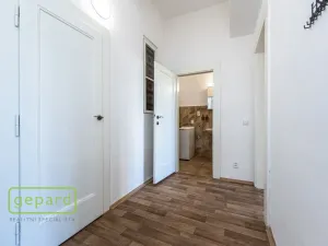 Pronájem bytu 2+kk, Praha, Osadní, 46 m2