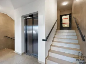Pronájem bytu 1+kk, Praha - Letňany, Škrábkových, 39 m2