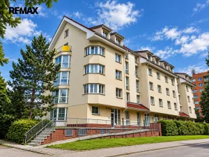 Prodej garážového stání, Praha - Libuš, V rohu, 12 m2