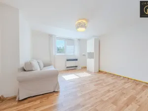 Prodej bytu 2+1, Unhošť, Komenského, 48 m2