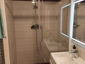 Pronájem bytu 2+kk, Praha - Kobylisy, Frýdlantská, 44 m2