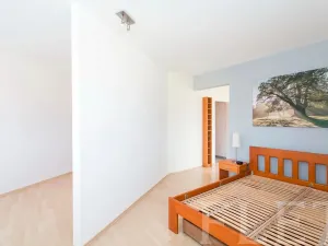 Pronájem bytu 2+kk, Praha - Nusle, Kloboučnická, 56 m2