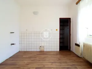 Prodej vícegeneračního domu, Jesenice, 383 m2