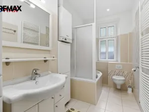 Prodej bytu 4+1, Karlovy Vary, Ondříčkova, 87 m2