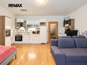Prodej bytu 1+kk, Praha - Strašnice, Názovská, 35 m2