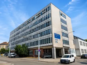 Pronájem obchodního prostoru, Brno, Šujanovo náměstí, 95 m2