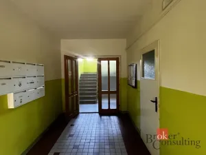 Pronájem bytu 1+1, Karlovy Vary, Sládkova, 35 m2