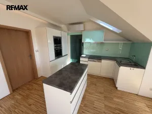 Prodej bytu 3+kk, Šestajovice, Revoluční, 74 m2