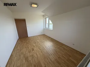 Prodej bytu 3+kk, Šestajovice, Revoluční, 74 m2