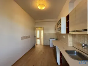 Pronájem bytu 2+1, Praha - Karlín, Sokolovská, 84 m2