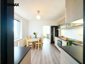 Prodej bytu 4+1, Deštná, U hřiště, 86 m2