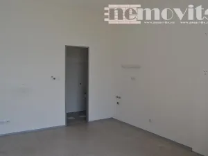 Prodej kanceláře, Jesenice, Nákupní, 21 m2
