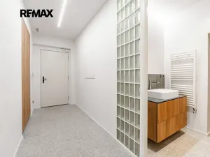 Pronájem bytu 1+kk, Praha - Vršovice, Holandská, 45 m2