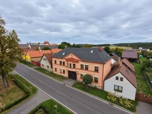 Prodej rodinného domu, Cebiv, 360 m2