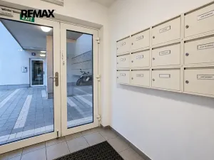 Prodej bytu 1+kk, Praha - Strašnice, Názovská, 35 m2