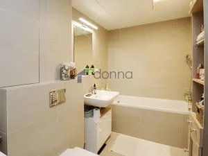 Pronájem bytu 1+kk, Praha, Ke kříži, 33 m2