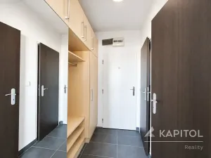 Pronájem bytu 1+kk, Praha - Záběhlice, Topolová, 30 m2