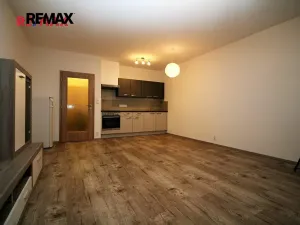 Pronájem bytu 1+kk, Praha - Suchdol, Sídlištní, 38 m2