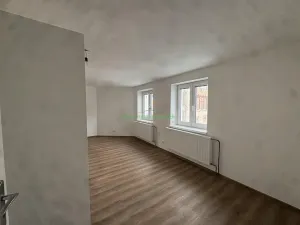 Pronájem bytu 1+1, Frenštát pod Radhoštěm, nám. Míru, 48 m2