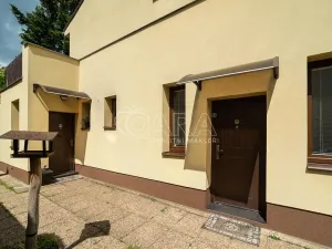 Pronájem bytu 1+kk, Praha - Stodůlky, Živcových, 28 m2
