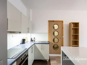 Pronájem bytu 2+kk, Praha - Vršovice, Oblouková, 40 m2