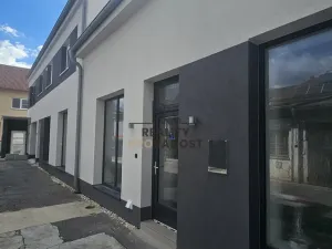 Pronájem komerční nemovitosti, Hodonín, Kolískova, 33 m2