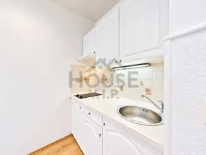 Prodej bytu 1+kk, Praha - Modřany, Daškova, 29 m2