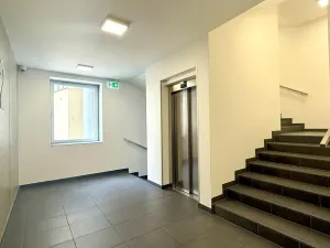 Pronájem bytu 2+kk, Praha - Libeň, U Rokytky, 76 m2
