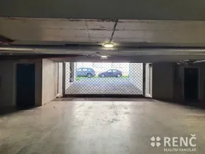 Pronájem garážového stání, Brno, Košinova, 15 m2