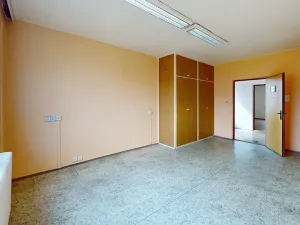Pronájem kanceláře, Hradec Králové, Akademika Bedrny, 602 m2