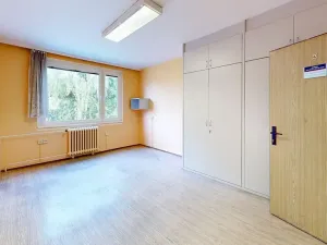 Pronájem kanceláře, Hradec Králové, Akademika Bedrny, 602 m2