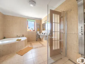 Prodej rodinného domu, Kosořice, 340 m2