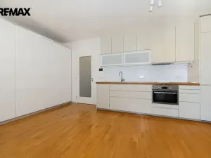Pronájem bytu 1+kk, Praha - Libeň, Smrčkova, 32 m2