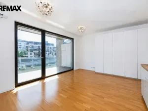 Pronájem bytu 1+kk, Praha - Libeň, Smrčkova, 32 m2
