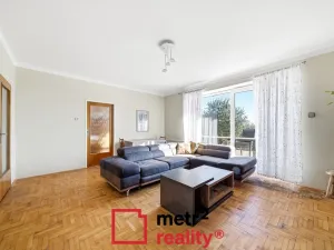 Prodej rodinného domu, Charváty, 303 m2
