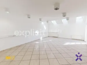 Pronájem kanceláře, Zlín, Vršava I, 460 m2