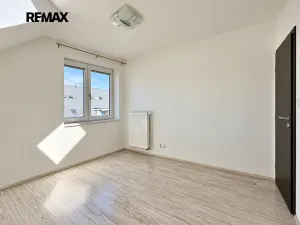 Pronájem bytu 3+kk, Praha - Cholupice, Podchýšská, 74 m2