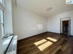 Pronájem bytu 1+1, Praha - Vršovice, Krymská, 37 m2