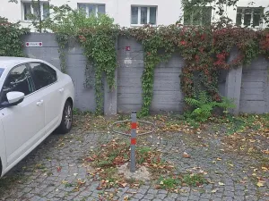Pronájem garážového stání, Praha - Střešovice, Parléřova, 14 m2