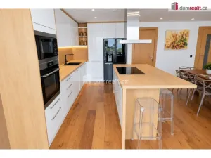 Prodej rodinného domu, Praha - Libuš, V Hrobech, 280 m2