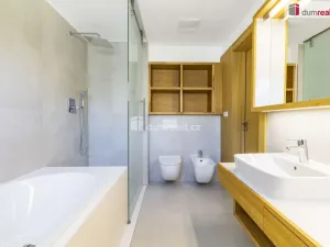 Prodej rodinného domu, Praha - Libuš, V Hrobech, 280 m2
