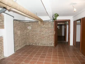 Pronájem skladu, Praha - Karlín, Pobřežní, 91 m2