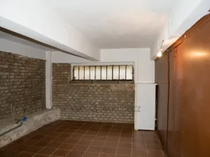 Pronájem skladu, Praha - Karlín, Pobřežní, 91 m2