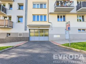Prodej garážového stání, Praha - Kunratice, Merhoutova, 13 m2