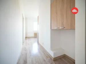 Pronájem bytu 2+1, Karlovy Vary, Krymská, 52 m2