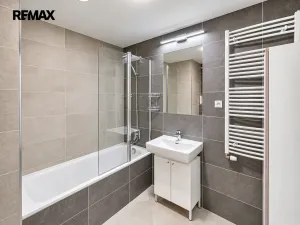 Pronájem bytu 2+kk, Praha - Holešovice, Jankovcova, 52 m2