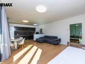 Pronájem bytu 2+kk, Praha - Vršovice, Altajská, 66 m2